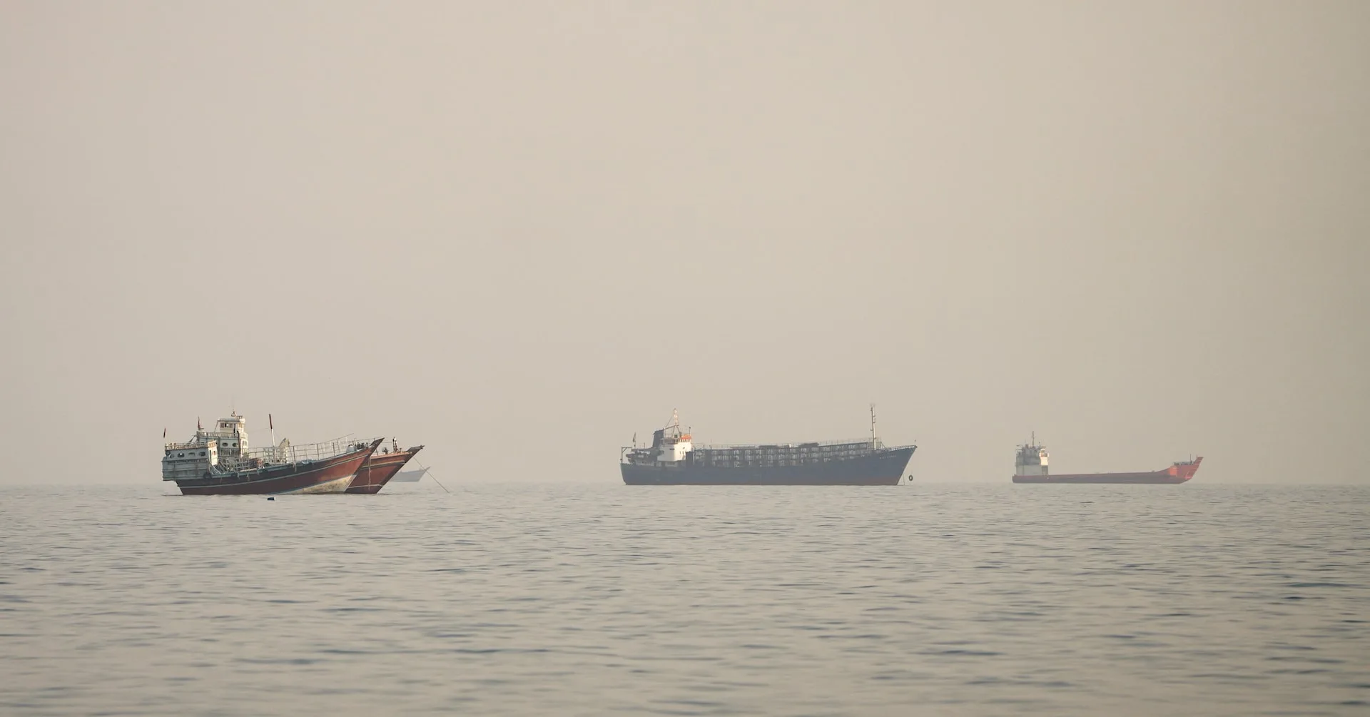 Un responsable américain: près de 60 navires commerciaux ont traversé le détroit d’Ormuz mercredi