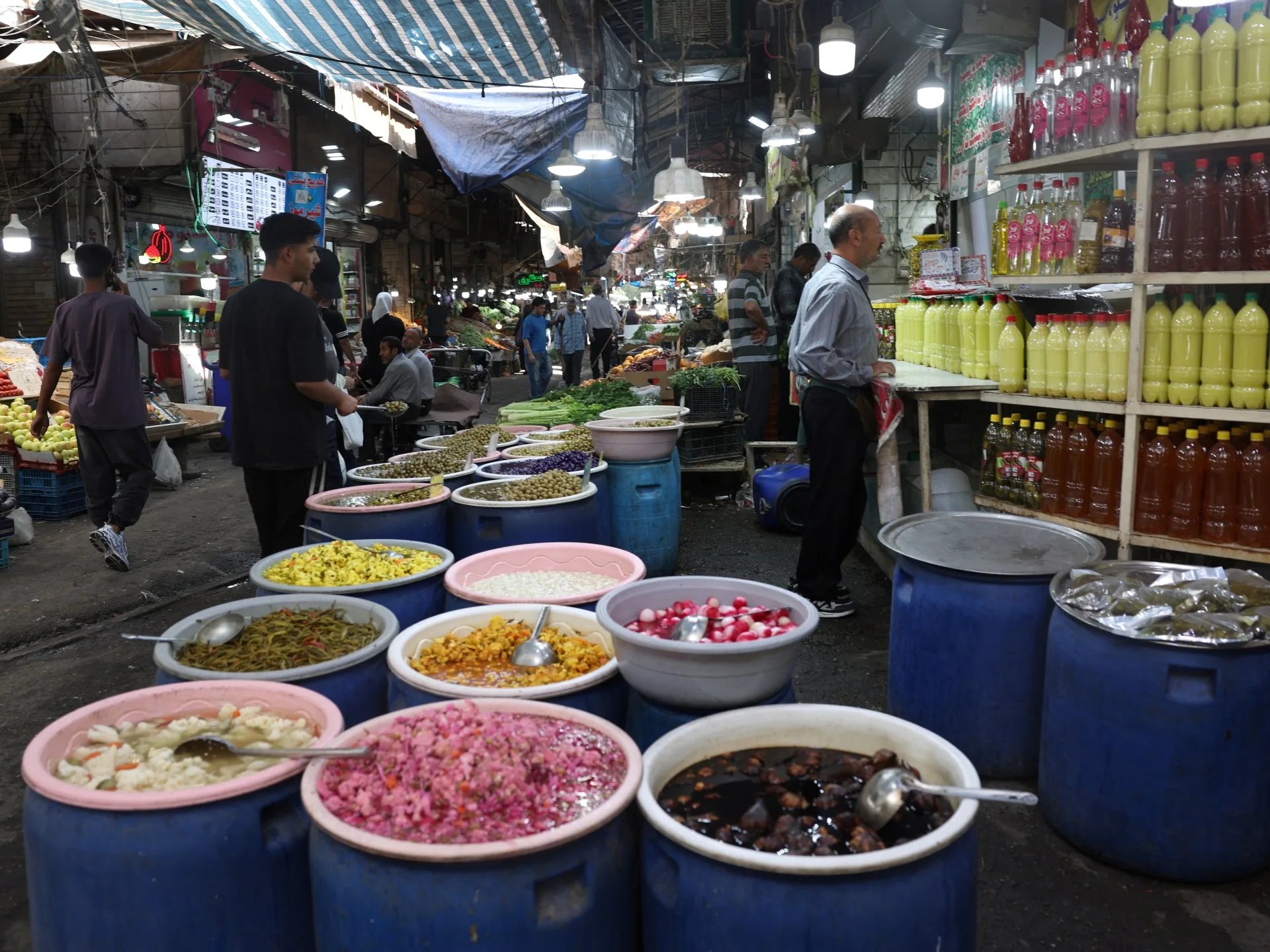 اقتصاد إيران ينكمش 10.1% في الربع الأول مع احتساب النفط