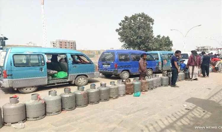 Les perturbations de la distribution aggravent la crise du gaz domestique à Aden, les prix dépassant le double du tarif officiel