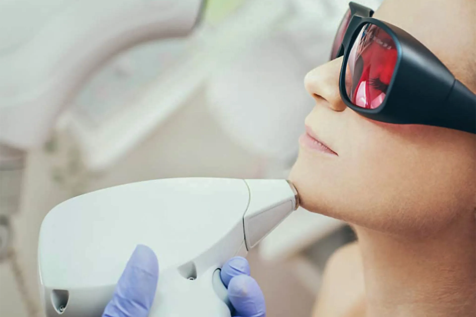 إزالة الشعر بالليزر وعدوى السنط.. احتياطات تقلل انتقال الفيروس