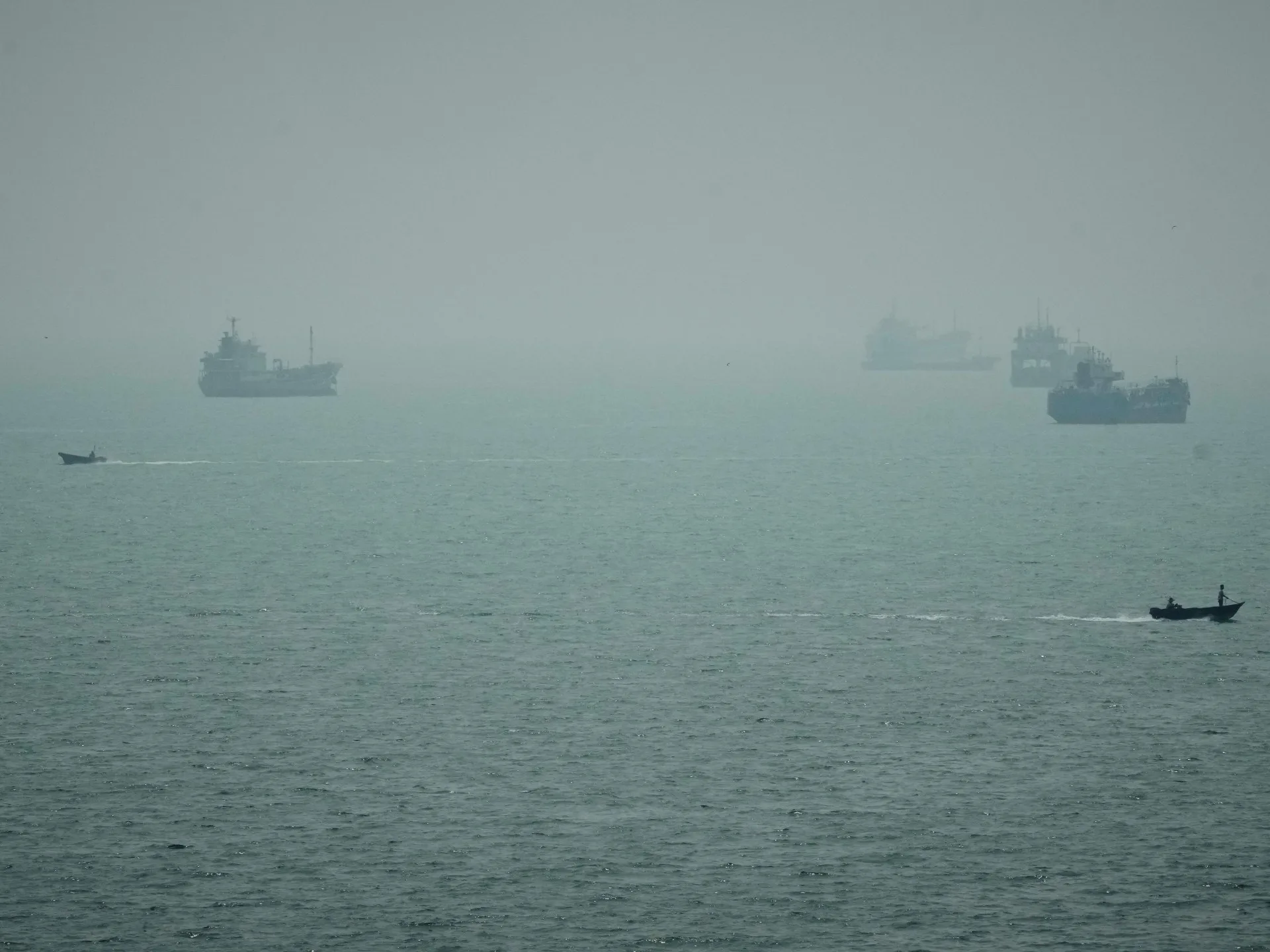 Satellite images track tankers crossing and 22 boats deployed in Strait of Hormuz