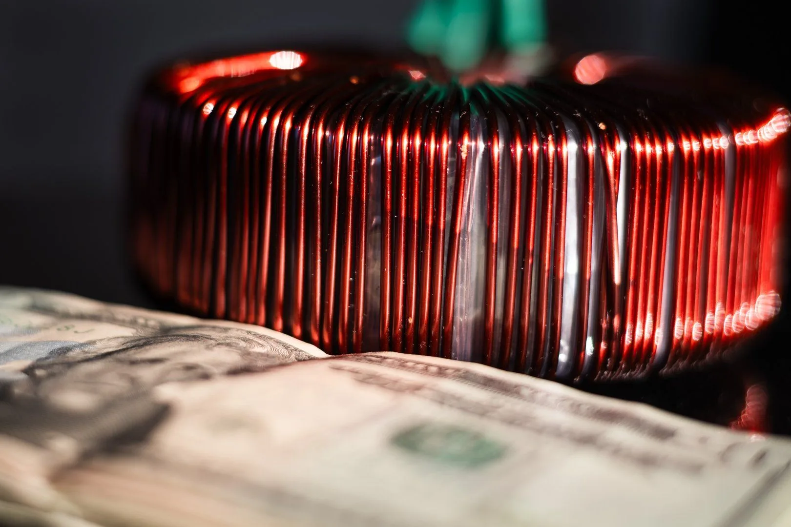 Plus précieux que l’or à l’ère technologique: pourquoi le cuivre continue-t-il de battre des records?