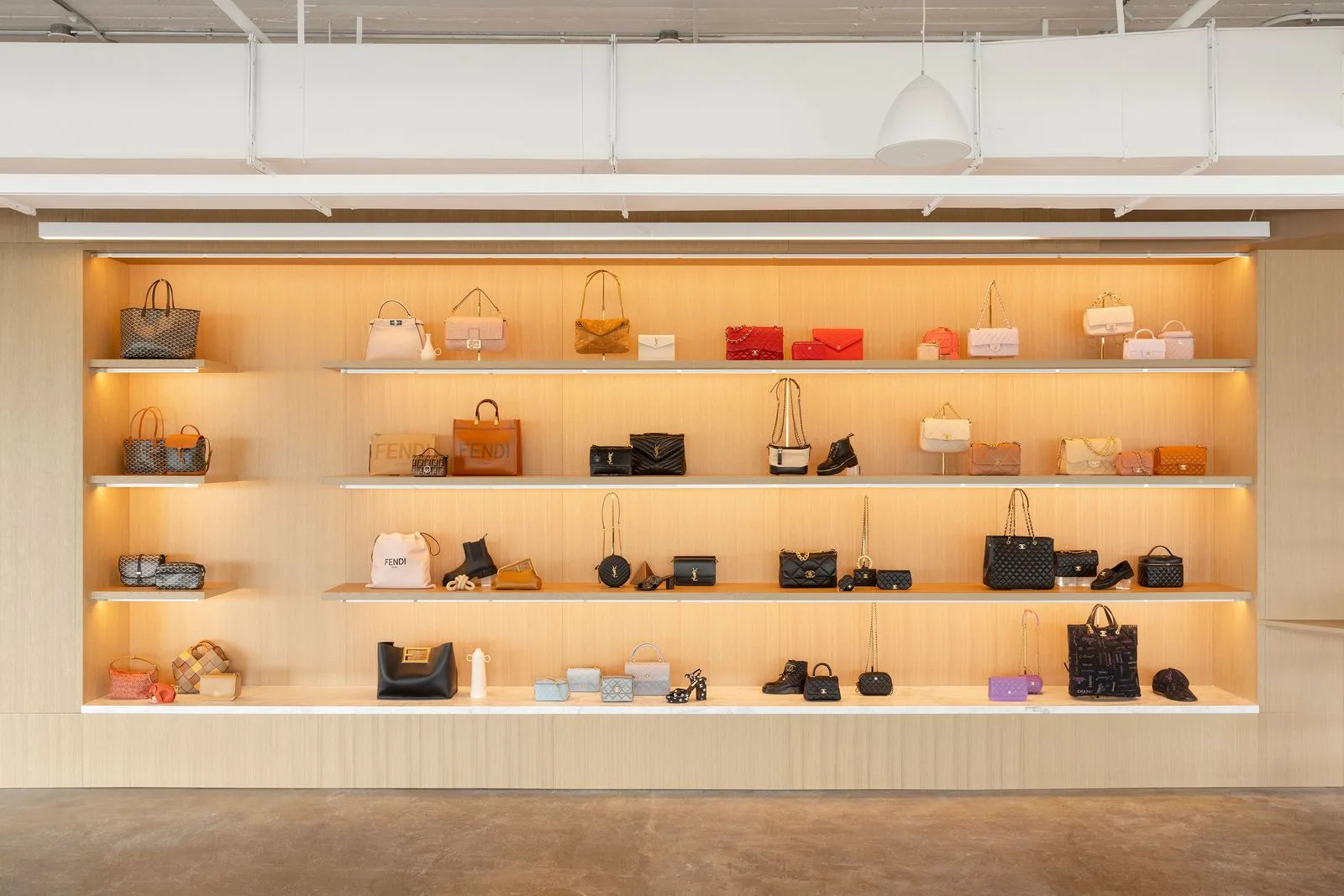 Le marché des vêtements d’occasion atteint 289 milliards de dollars, porté par la demande pour les pièces rares
