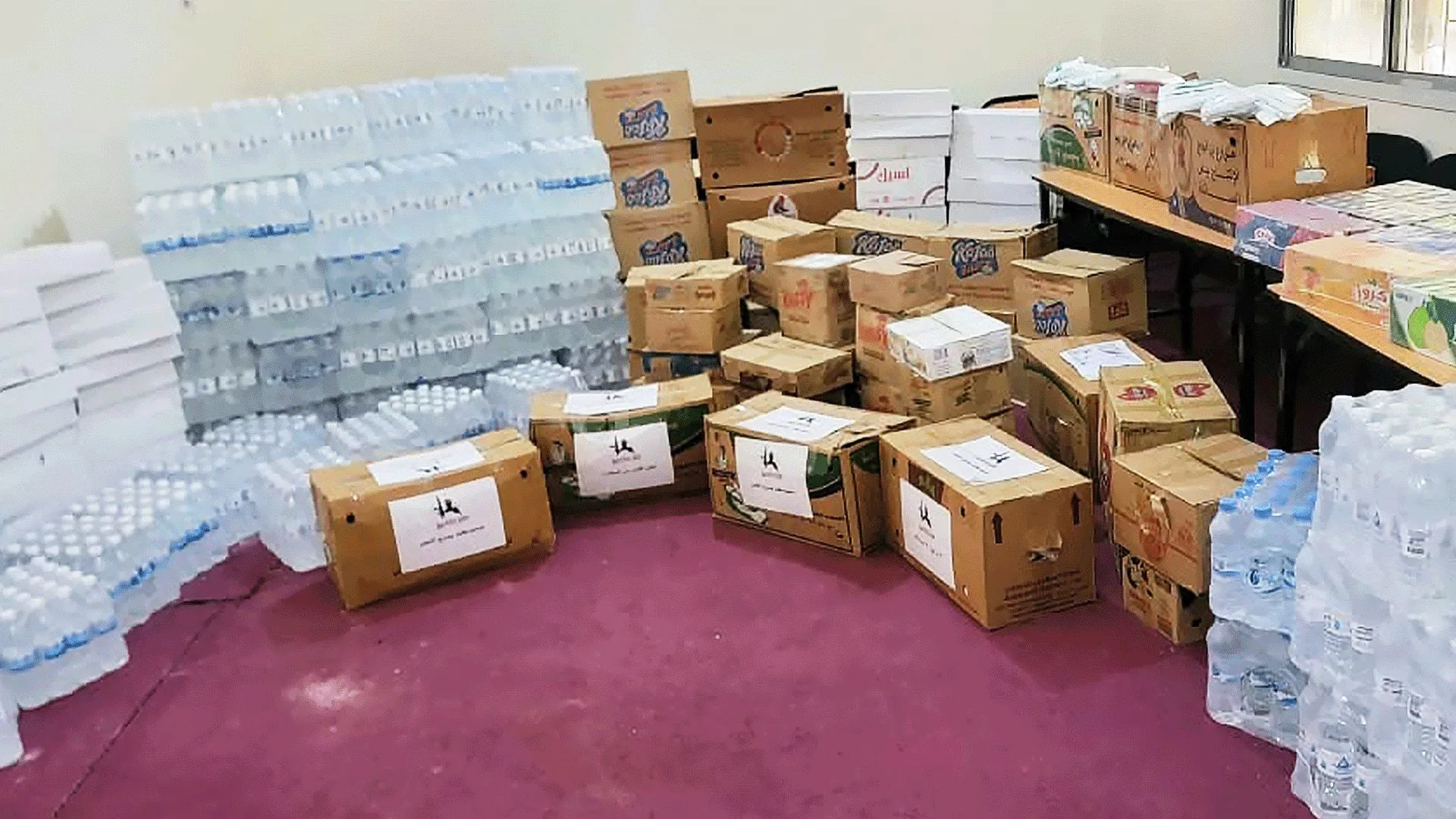 مبادرات نسائية وقوافل شعبية تساند جبهات القوات الحكومية في تعز