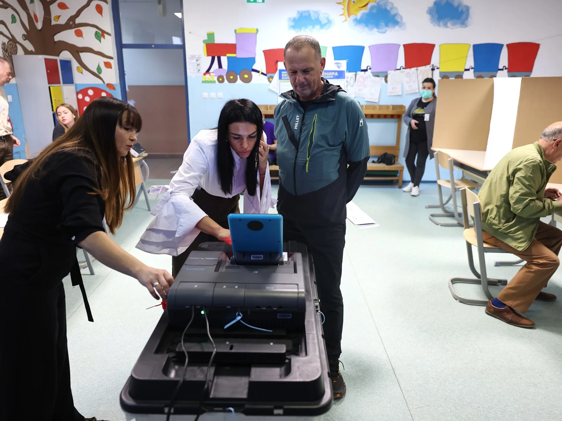 البوسنيون ينتخبون مجلس الرئاسة والبرلمان وسط تنافس غربي روسي
