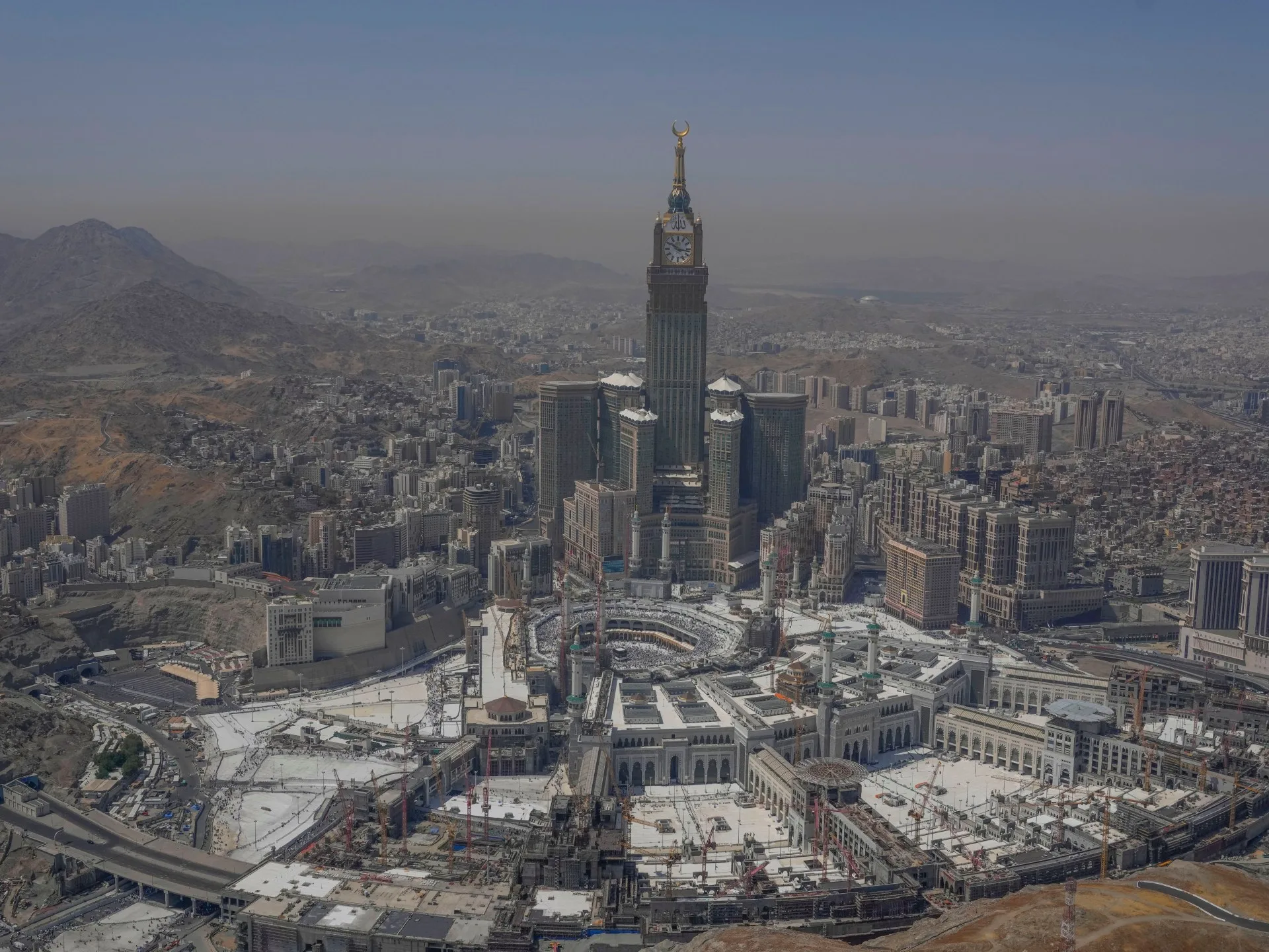 الدفاع الجوي السعودي يعترض مسيّرة جنوب مكة والحوثيون ينفون استهدافها