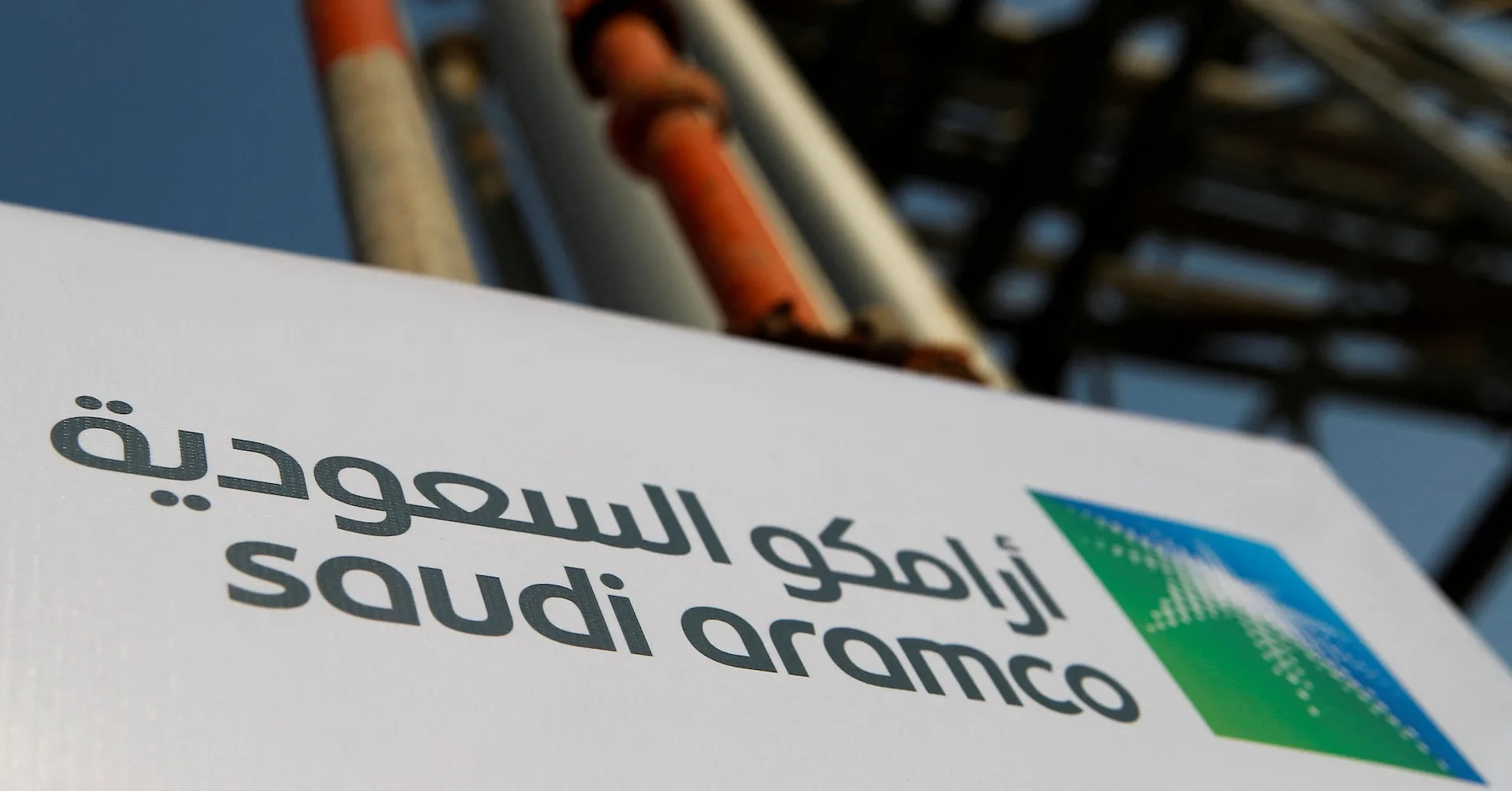 الحوثيون يعلنون مهاجمة الرياض وأرامكو في ينبع بصواريخ ومسيّرات