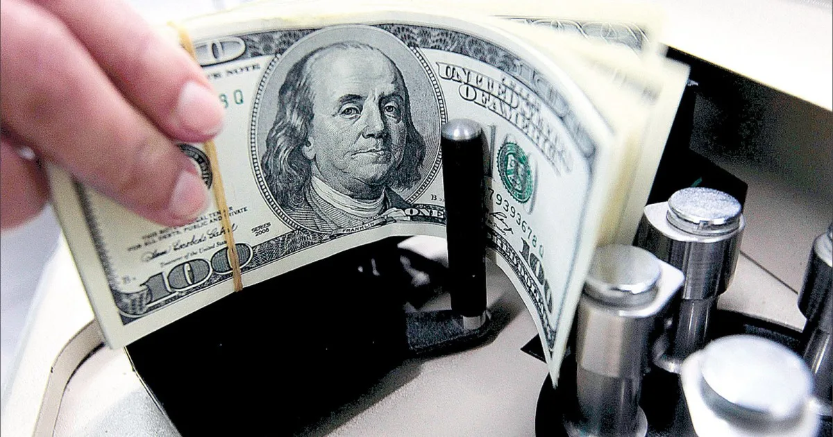 حيازات الأجانب من السندات الأمريكية تتراجع وبنك إنجلترا يغير خطة بيع الديون