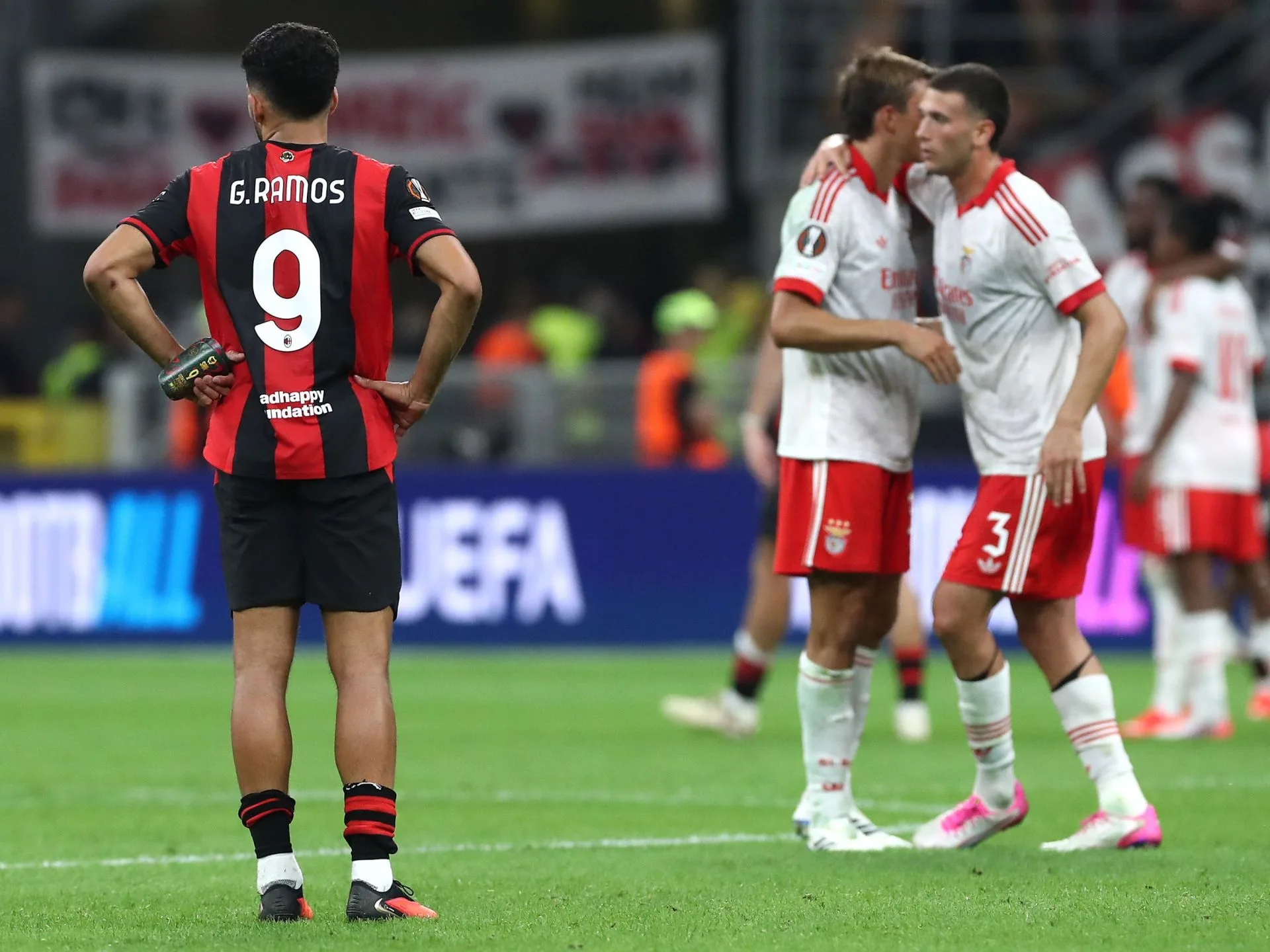 بنفيكا يهزم ميلان وليون يتجاوز أندرلخت في الدوري الأوروبي